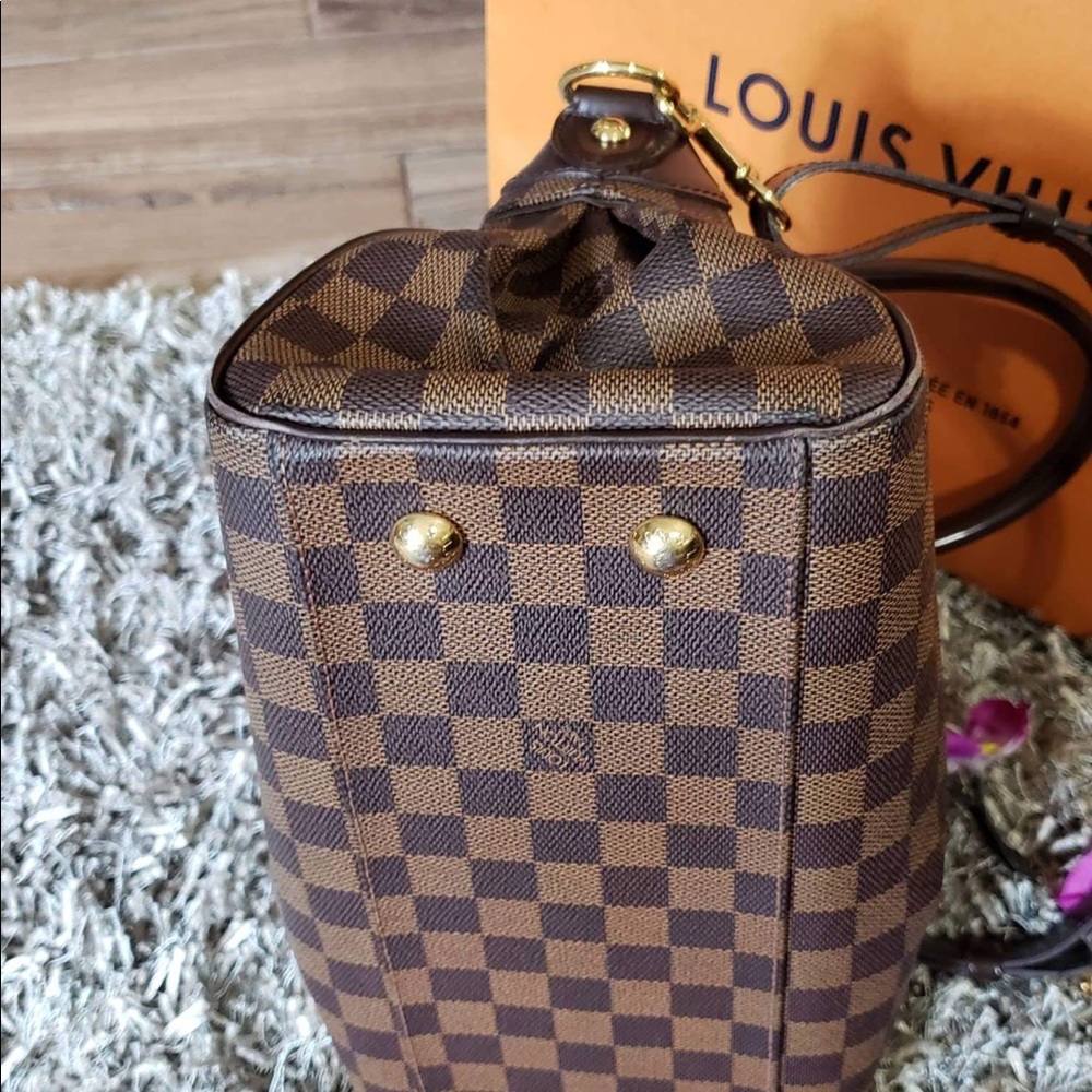 Louis Vuitton - Picture 4 of 7